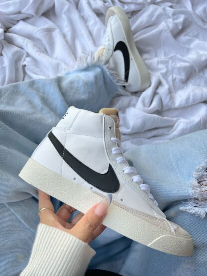 NIKE DAMA