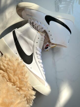 NIKE BLAZZER DAMA