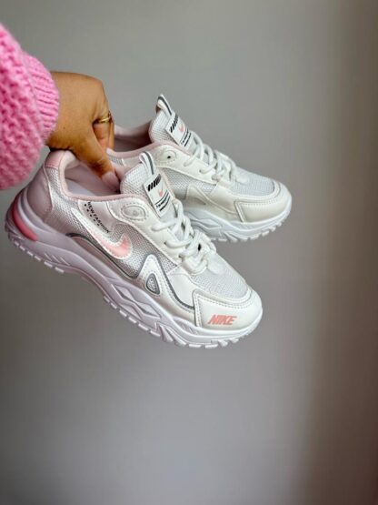 NIKE  DAMA