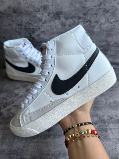 NIKE BLAZER