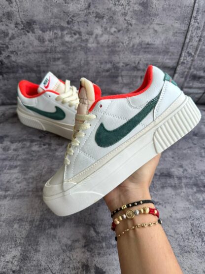 NIKE BLAZER DAMA