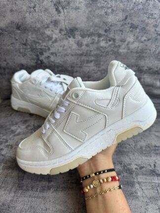 OFF–WHITE DAMA