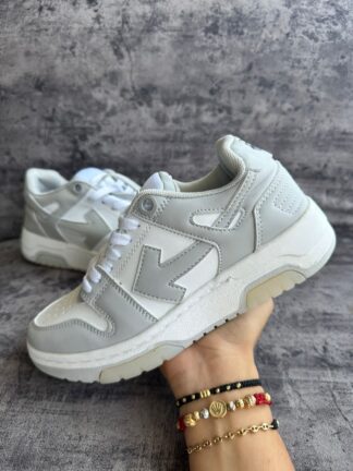 OFF–WHITE DAMA
