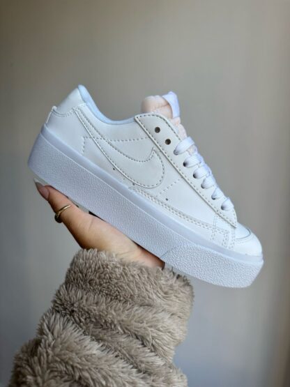 NIKE DAMA