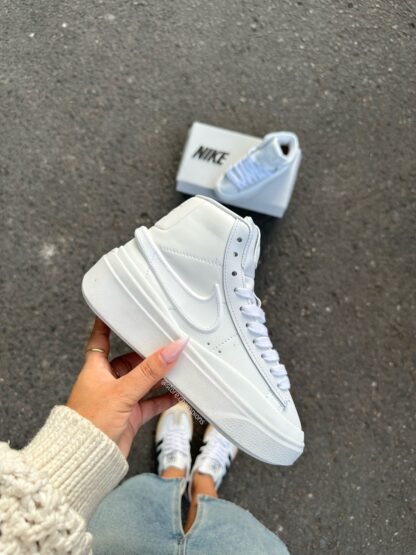 NIKE DAMA
