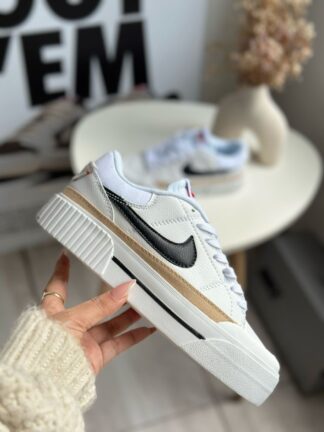 NIKE DAMA