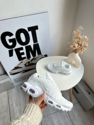 NIKE DAMA