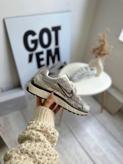 NIKE DAMA