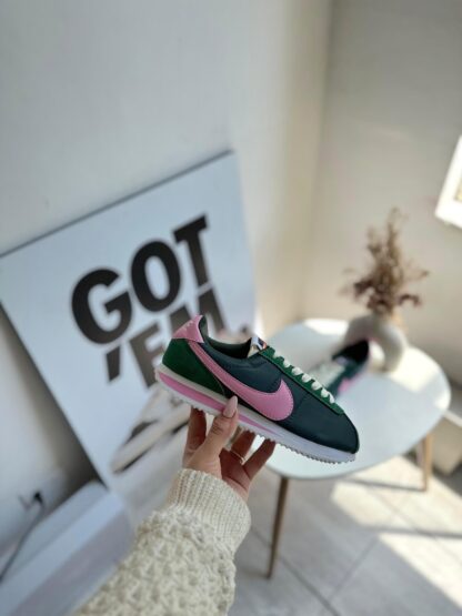 NIKE DAMA