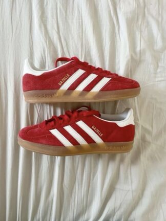 ADIDAS GAZELLE ROJA  DAMA