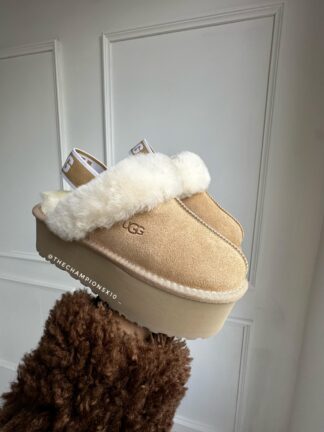 UGG PELUCHE