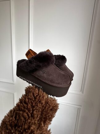 UGG PELUCHE
