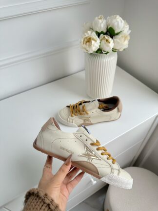 GOLDEN GOOSE